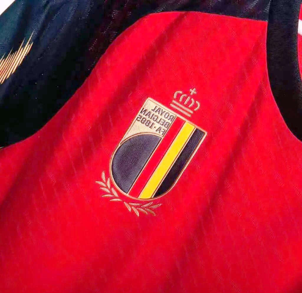 德布劳内意外战胜巴塞罗那，反败为胜引爆全场！